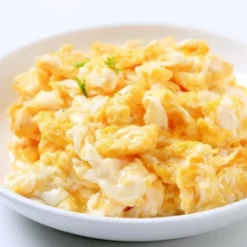 Oeufs brouillés au fromage - 25 ans