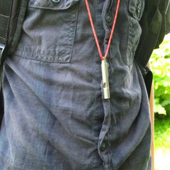 Sifflet de secours Vargo - Titane